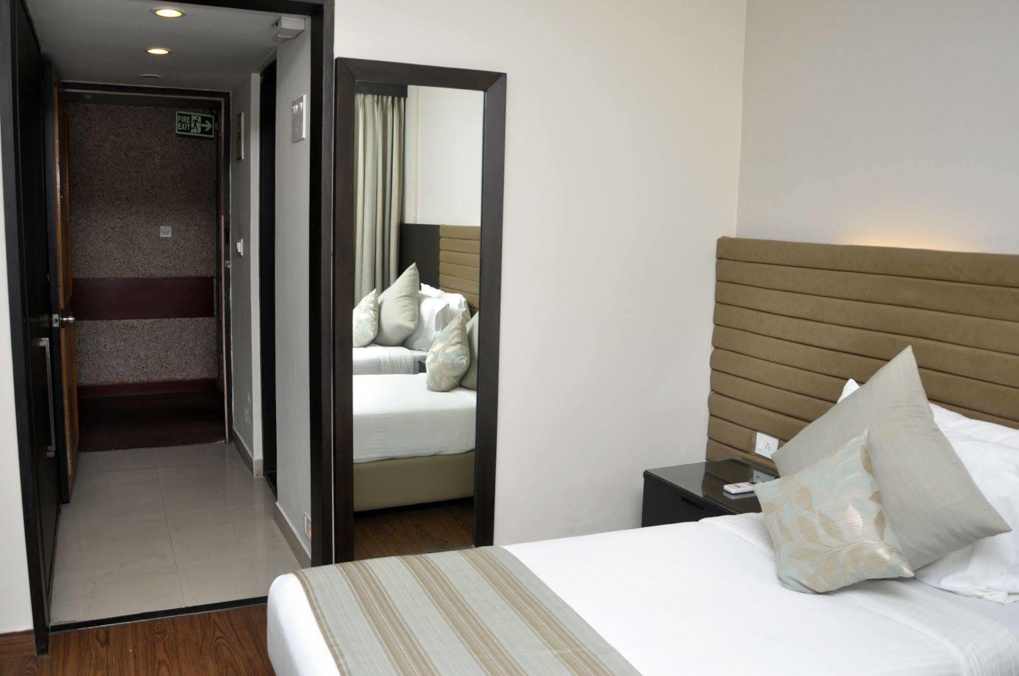 FabHotel Indismart Kalkutta Exterior foto